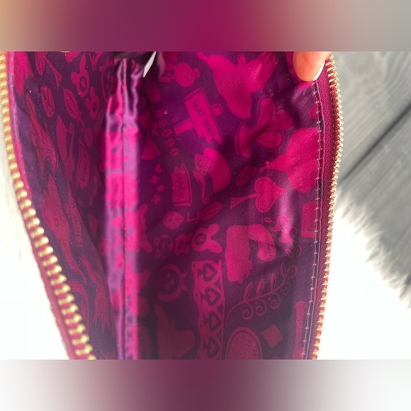 Alice in Wonderland - Sigma Beauty Glitter Makeup Pouch - Picture 7 of 8